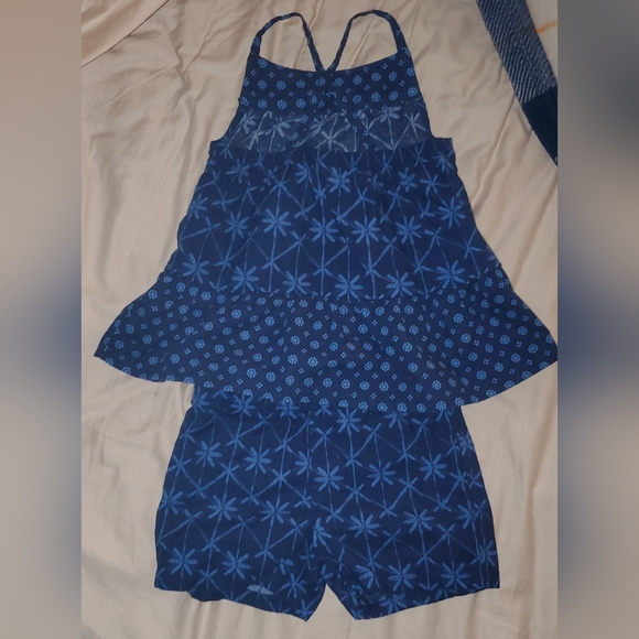 2 Sets of Carter's brand outfits - Picture 4 of 4